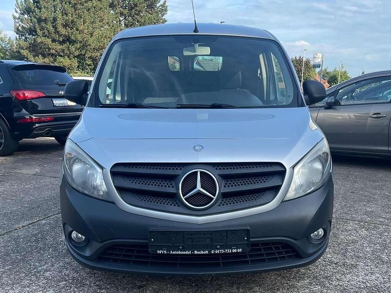 Brillantsilber Gebraucht 2013 Mercedes Citan 108 Van / Kleinbus | 6.599 € (Fairer Preis) - Bild 1/4