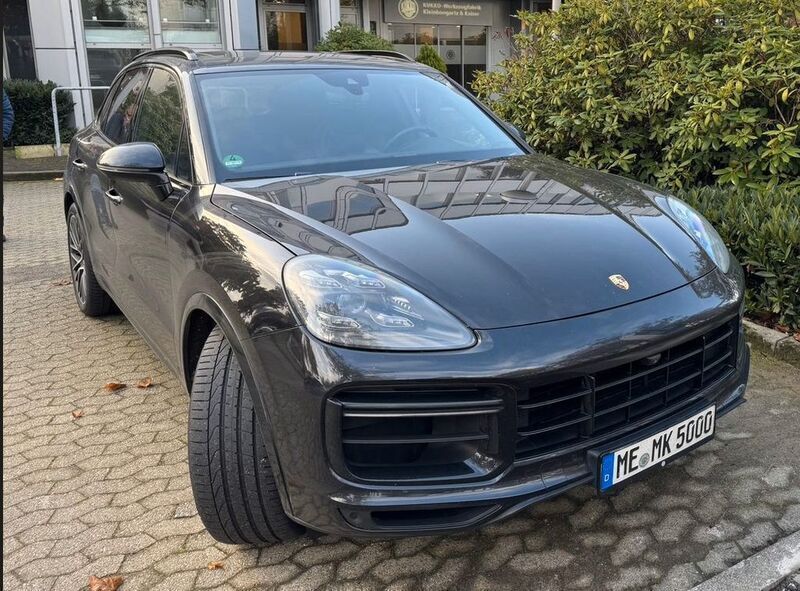 Schwarz Gebraucht 2018 Porsche Cayenne Turbo S SUV | 42.500 € - Bild 1/4