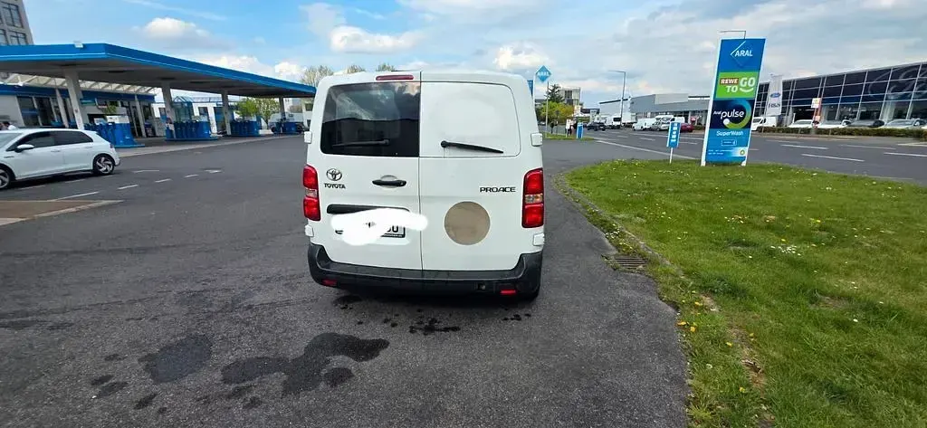 Gebraucht Toyota Proace Team 120 PS (88 kW) 2020 Weiß Van / Kleinbus