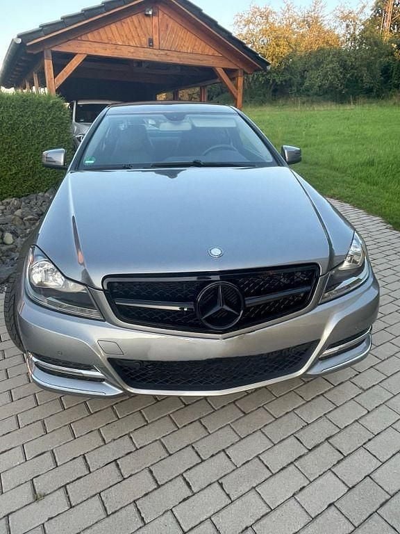 Grau Gebraucht 2012 Mercedes C180 Coupé | 11.490 € (Fairer Preis) - Bild 1/4