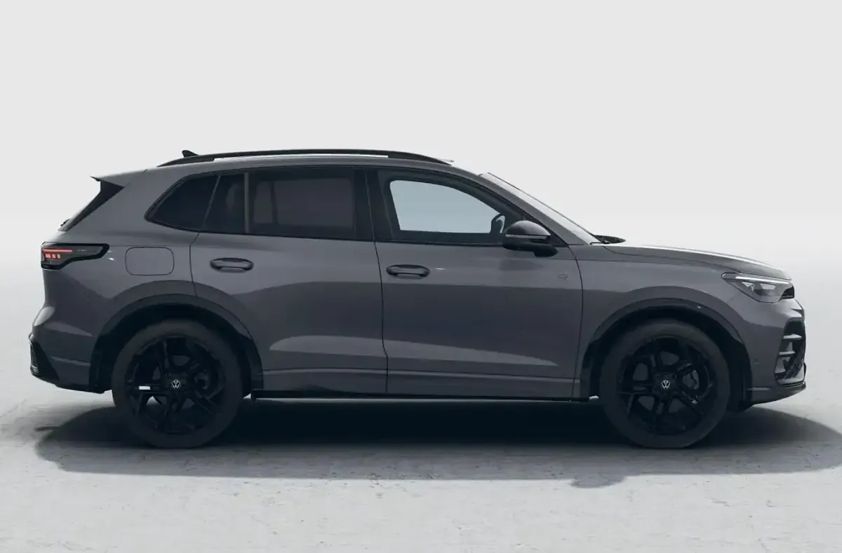 Neu VW Tiguan R-line 150 PS (110 kW) 2026 Delfingrau metallic SUV