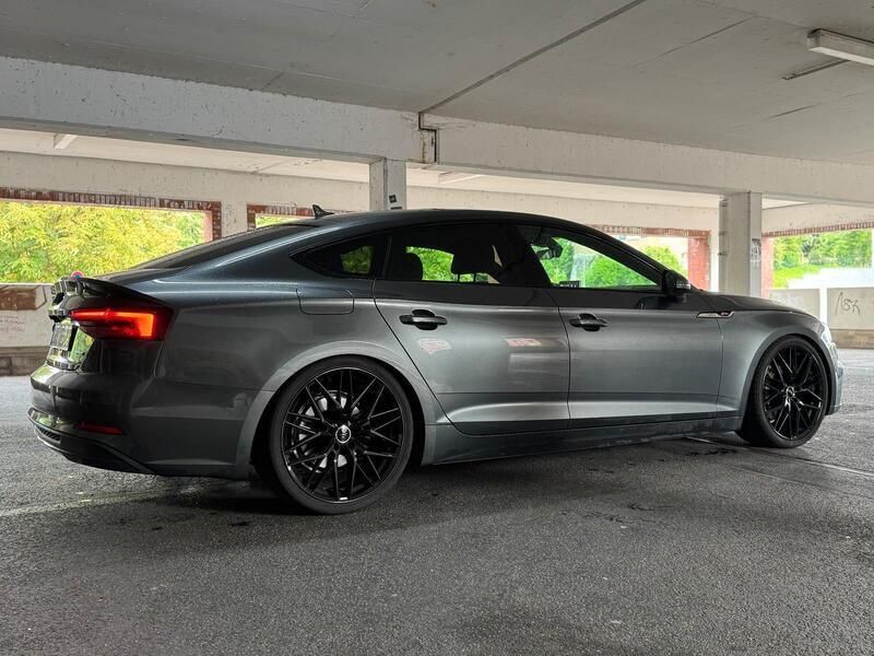 Grau Gebraucht 2019 Audi A5 Sportback S-Line Limousine | 27.500 € (Fairer Preis) - Bild 1/4