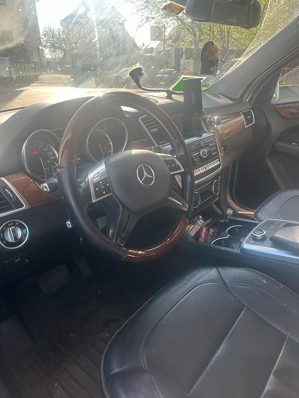 Używany Mercedes 350 315 KM (231 kW) 2012 Srebrny SUV