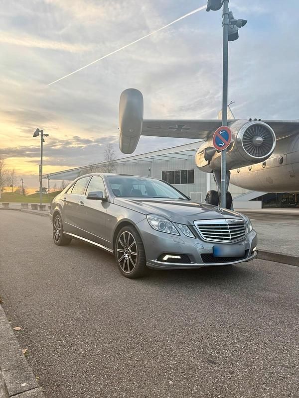 Gebraucht Mercedes E220 170 PS (125 kW) 2009 Grau Limousine