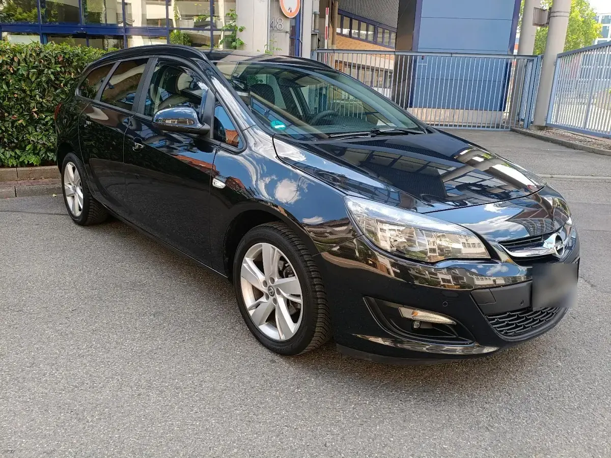 Gebraucht Opel Astra 140 PS (102 kW) 2015 Schwarz Kombi