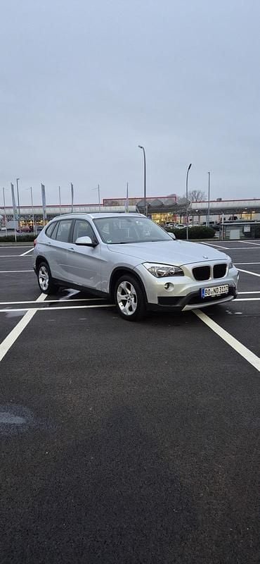 Silber Gebraucht 2013 BMW X1 SUV | 7.999 € (Superpreis) - Bild 1/4