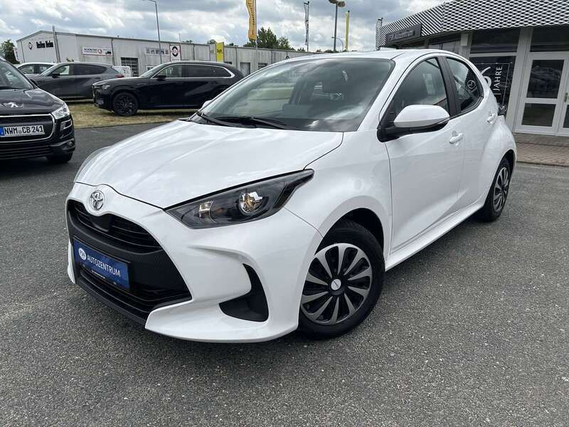 Weiß Gebraucht 2022 Toyota Yaris Comfort Kleinwagen | 13.770 € (Guter Preis) - Bild 1/4