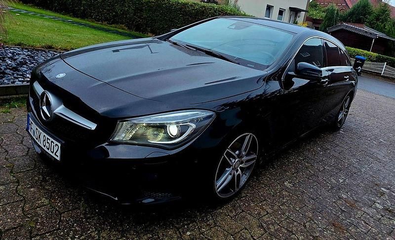 Schwarz Gebraucht 2015 Mercedes CLA220 Shooting Brake AMG line Kombi | 19.700 € (Etwas zu teuer) - Bild 1/4