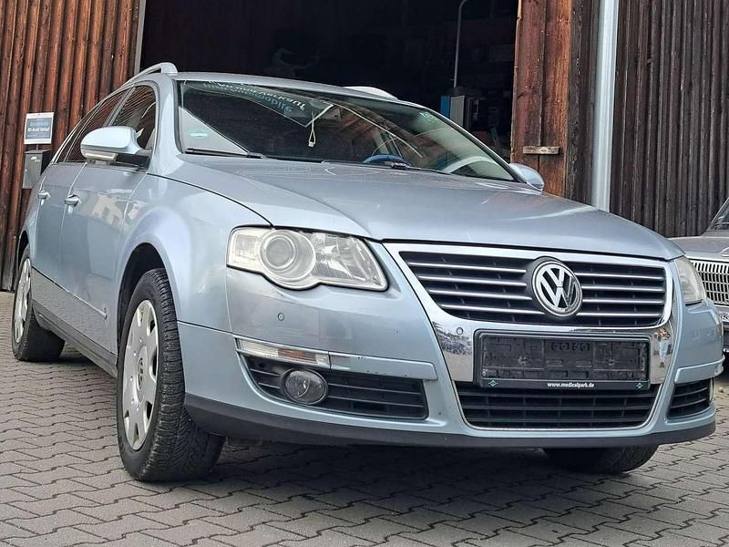 Gebraucht VW Passat Highline 170 PS (125 kW) 2007 Arctic blue silver metallic Kombi