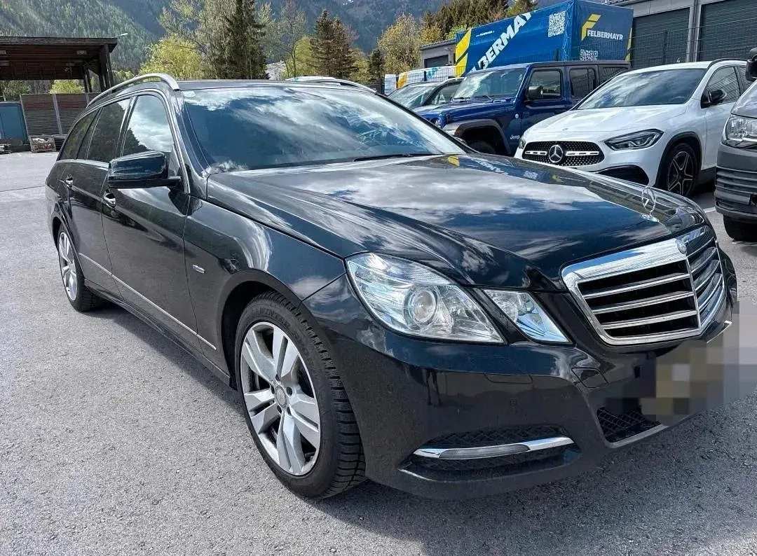Gebraucht Mercedes E220 Avantgarde 170 PS (125 kW) 2012 Schwarz Kombi