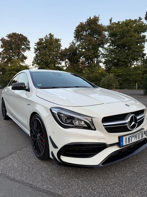 Weiß Gebraucht 2017 Mercedes CLA45 AMG AMG Limousine | 28.900 € (Fairer Preis) - Bild 1/4