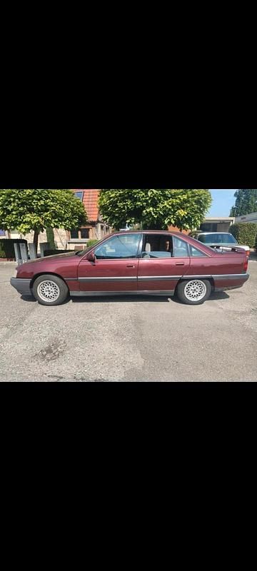 Rot Gebraucht 1991 Opel Omega Limousine | 3.300 € - Bild 1/4