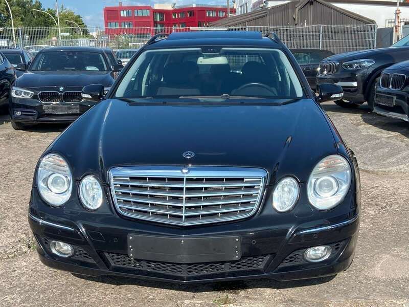 Obsidianschwarz metalliclack Gebraucht 2008 Mercedes E220 Kombi | 7.999 € - Bild 1/4