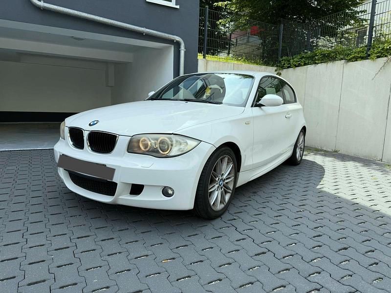 Weiß Gebraucht 2010 BMW 118 Coupé M Sport Coupé | 4.500 € (Guter Preis) - Bild 1/4