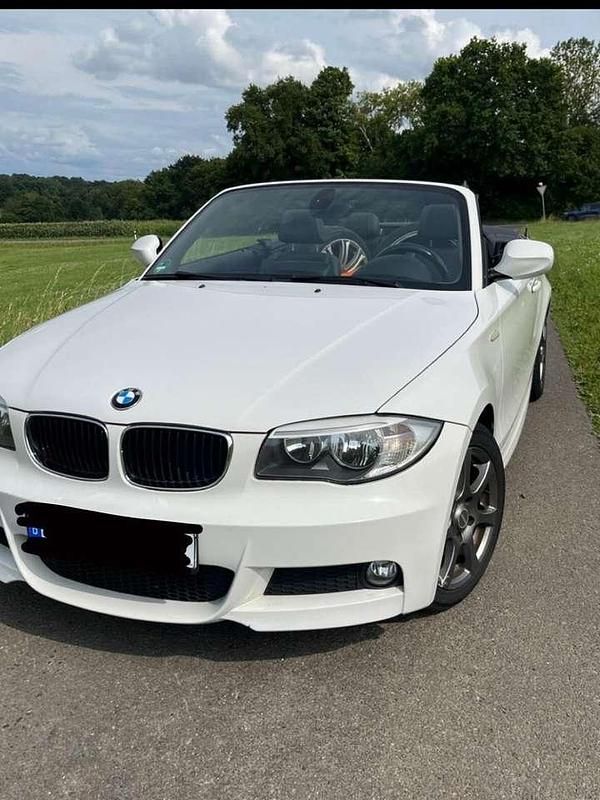 Weiß Gebraucht 2011 BMW 118 Cabriolet Cabrio | 8.500 € (Fairer Preis) - Bild 1/4