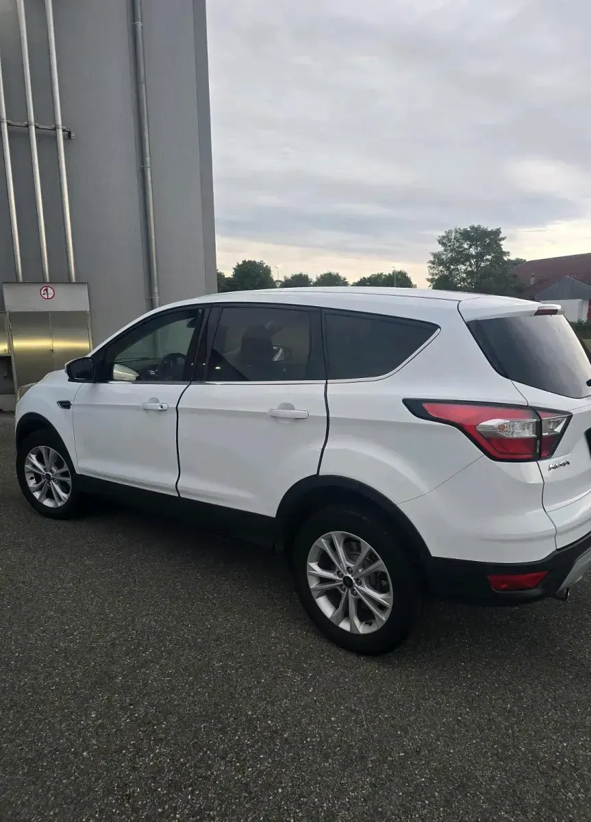 Gebraucht Ford Kuga 150 PS (110 kW) 2017 Weiß SUV