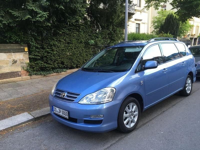 Blau Gebraucht 2005 Toyota Avensis Verso Van / Kleinbus | 6.490 € - Bild 1/4