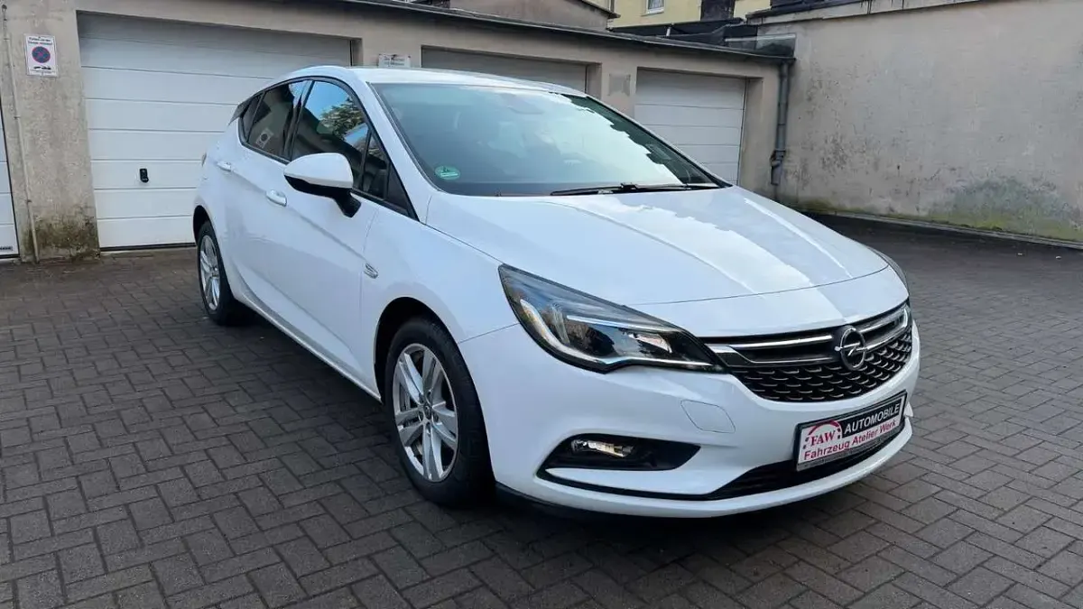 Usata Opel Astra Dynamic 110 CV (80 kW) 2017 Bianco Berlina