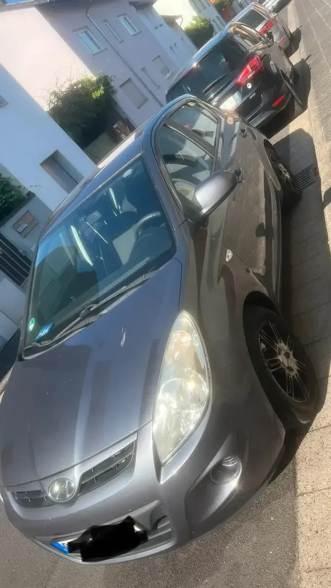 Gebraucht Hyundai i20 78 PS (57 kW) 2012 Grau Kleinwagen