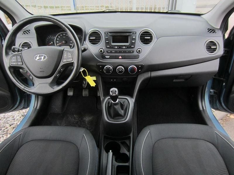 Gebraucht Hyundai i10 Passion 87 PS (63 kW) 2016 Aqua sparkling (metallic) Kleinwagen