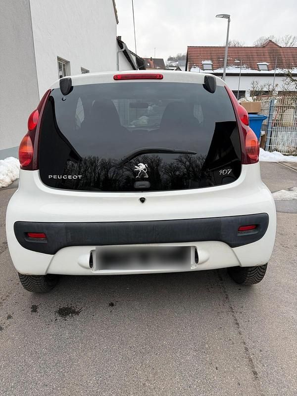 Gebraucht Peugeot 107 68 PS (50 kW) 2012 Weiß Kleinwagen