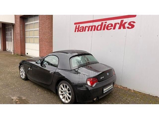Gebraucht BMW Z4 150 PS (110 kW) 2007 Saphirschwarz metallic (metallic) Cabrio