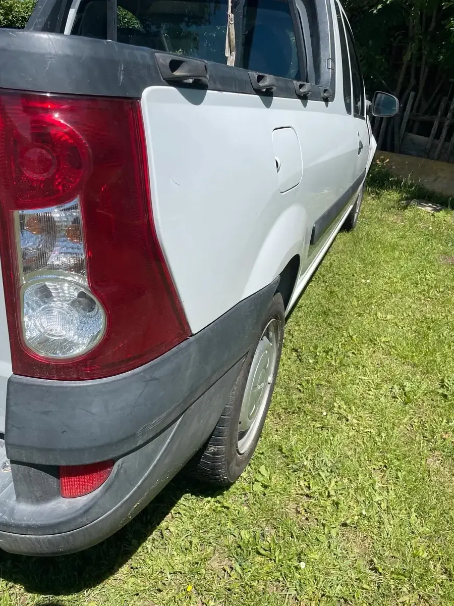 Gebraucht Dacia Logan Pick-Up 69 PS (50 kW) 2008 Weiß Pickup