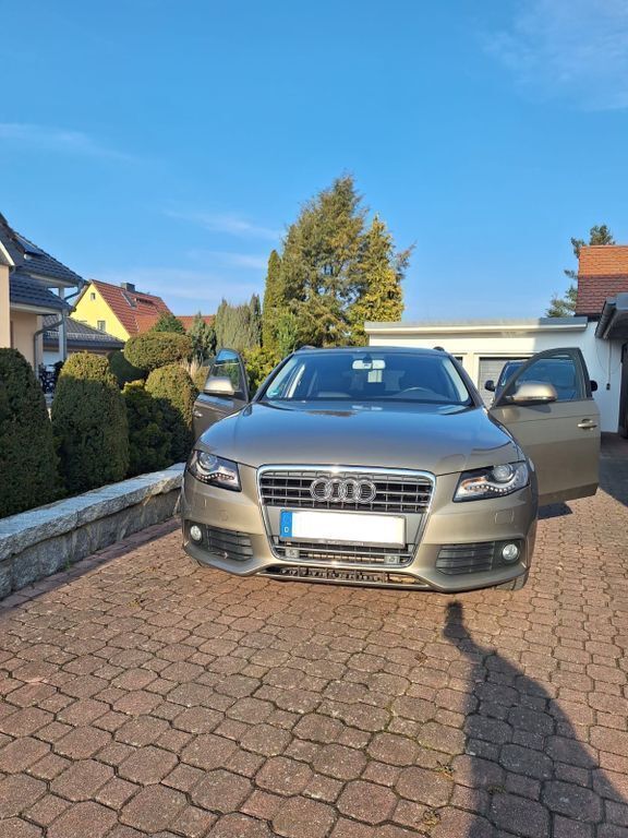 Braun Gebraucht 2009 Audi A4 Attraction Kombi | 11.800 € (Teuer) - Bild 1/4