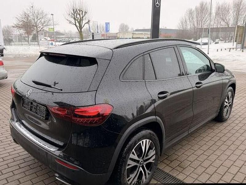 Gebraucht Mercedes GLA200 Progressive 163 PS (119 kW) 2024 Schwarz SUV