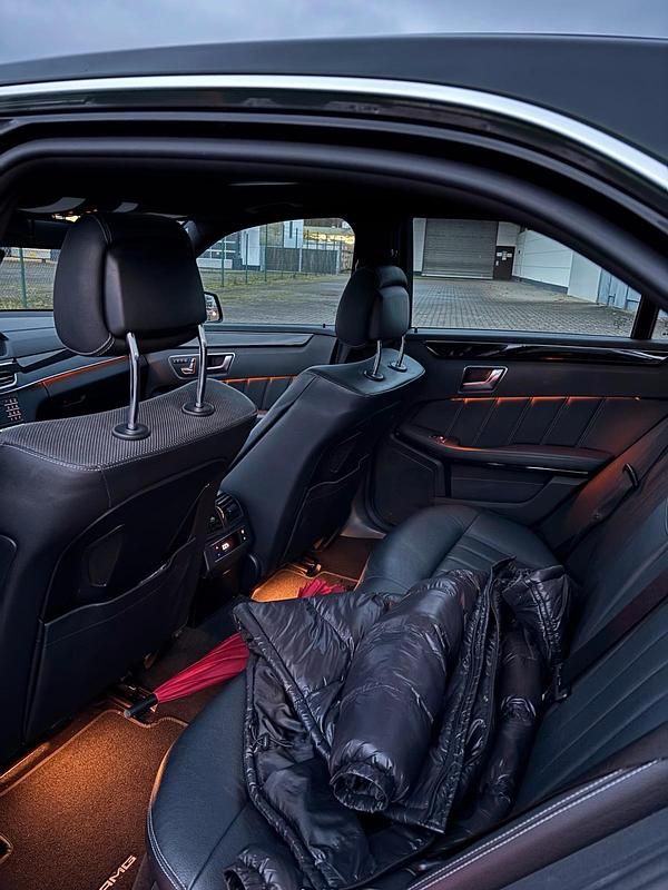 Gebraucht Mercedes E350 AMG line 258 PS (189 kW) 2016 Schwarz Limousine