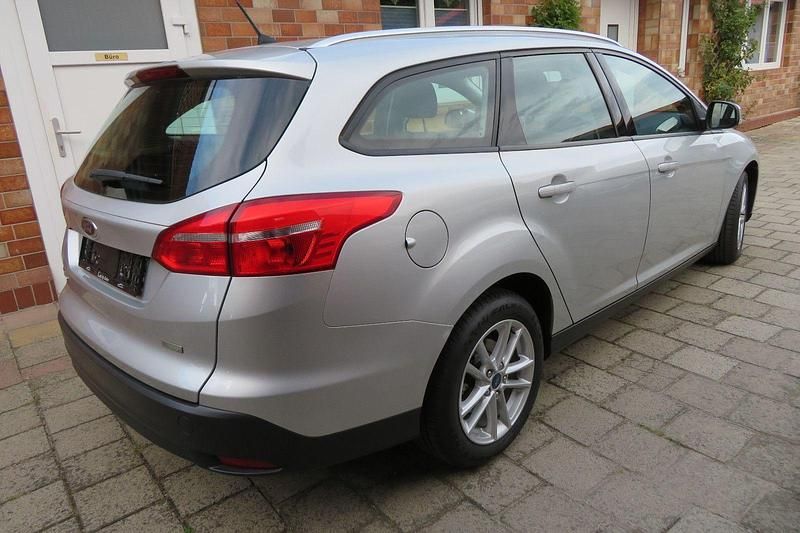 Gebraucht Ford Focus Business Edition 125 PS (91 kW) 2017 Silber Kombi