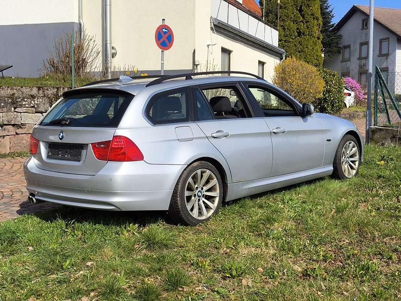 Gebraucht BMW 325 197 PS (144 kW) 2009 Grau Kombi
