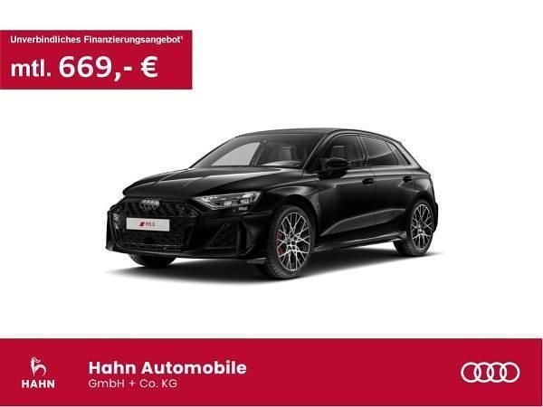 Schwarz (mythosschwarz metallic) Gebraucht 2025 Audi RS3 Sportback Advanced Kleinwagen | 72.491 € (Teuer) - Bild 1/3