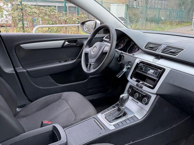 Gebraucht VW Passat Trendline 140 PS (102 kW) 2013 Silber Kombi