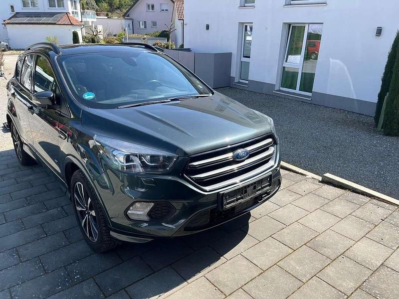 Gebraucht Ford Kuga ST-Line 182 PS (133 kW) 2017 Grün SUV