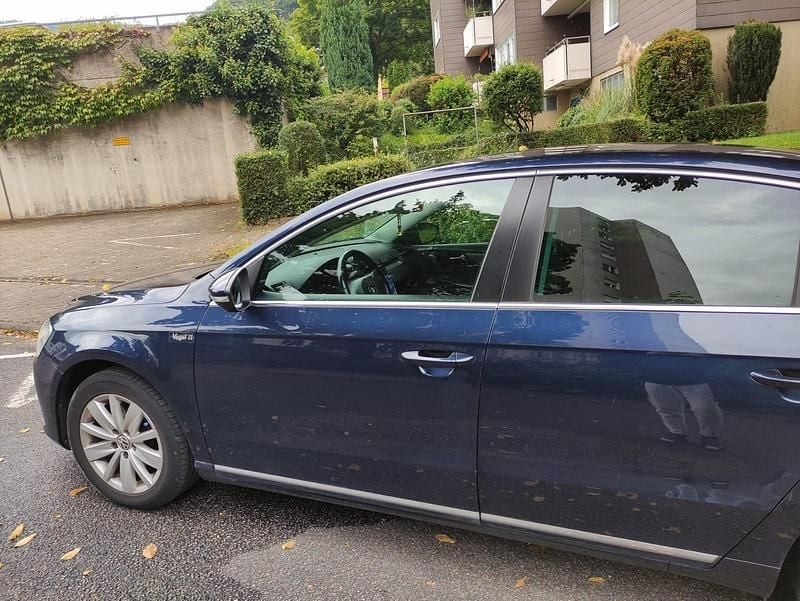 Blau Gebraucht 2013 VW Passat Limousine | 6.000 € (Guter Preis) - Bild 1/4