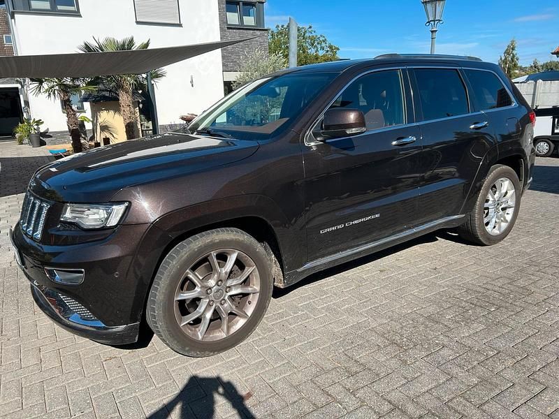 Braun Gebraucht 2017 Jeep Grand Cherokee Summit SUV | 25.000 € (Fairer Preis) - Bild 1/4