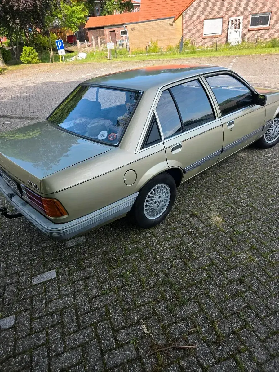 Gebraucht Opel Rekord S 100 PS (73 kW) 1983 Grau Limousine