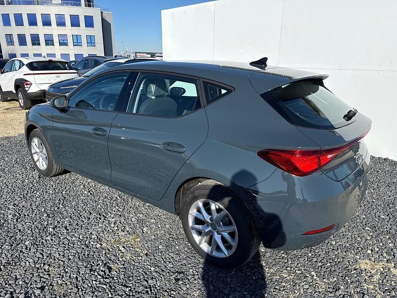 Neu Seat Leon Style 116 PS (85 kW) 2025 Fiord blau 9k9k Limousine
