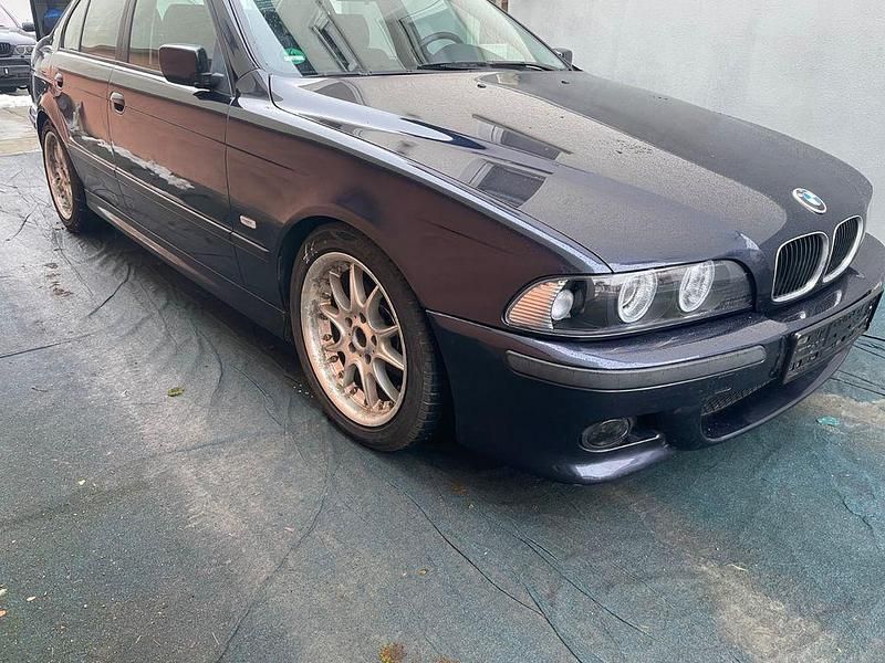 Gebraucht BMW 523 170 PS (125 kW) 1997 Blau Limousine