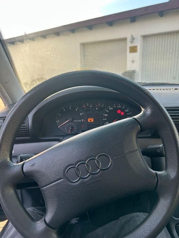 Usata Audi A4 101 CV (74 kW) 1996 Verde Berlina