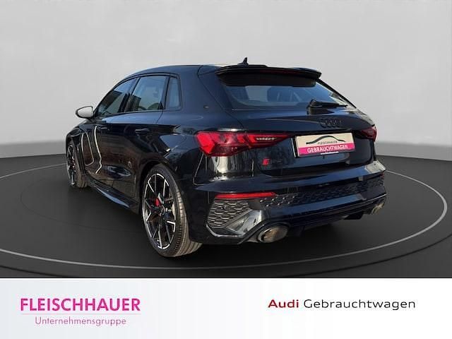 Gebraucht Audi RS3 Sportback Ambiente 400 PS (294 kW) 2023 Mythosschwarz metallic Kleinwagen