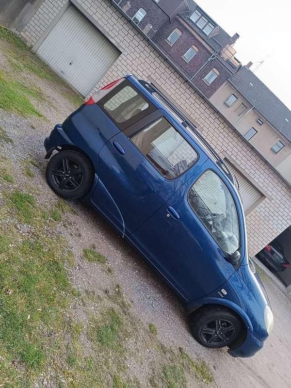 Gebraucht Toyota Yaris 86 PS (63 kW) 2002 Blau Kombi