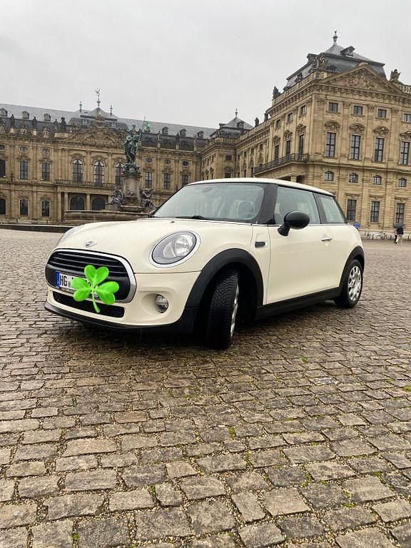 Weiß Gebraucht 2016 Mini ONE Kleinwagen | 11.000 € (Teuer) - Bild 1/4