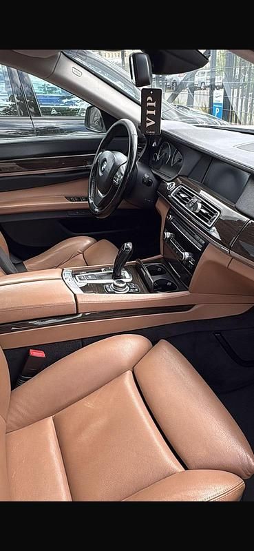 Gebraucht BMW 730 245 PS (180 kW) 2010 Weiß Limousine