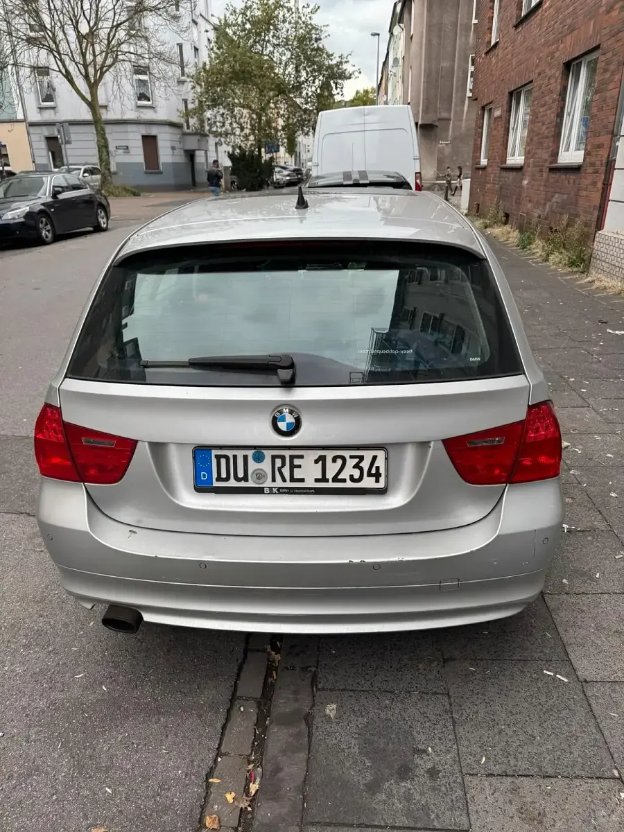 Gebraucht BMW 320 177 PS (130 kW) 2009 Silber Kombi