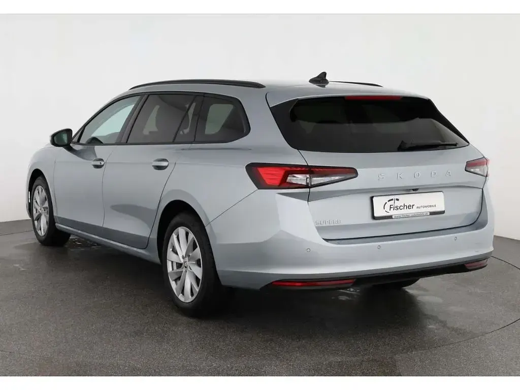 Gebraucht Skoda Superb Selection 150 PS (110 kW) 2024 Silber Kombi