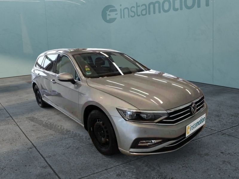 Silber Gebraucht 2022 VW Passat Elegance Kombi | 24.490 € (Etwas zu teuer) - Bild 1/3