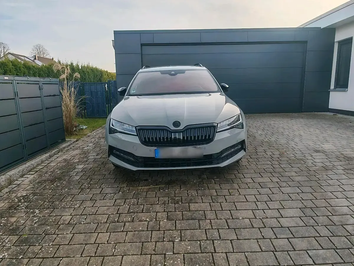 Gebraucht Skoda Superb SportLine 190 PS (139 kW) 2020 Grau Kombi