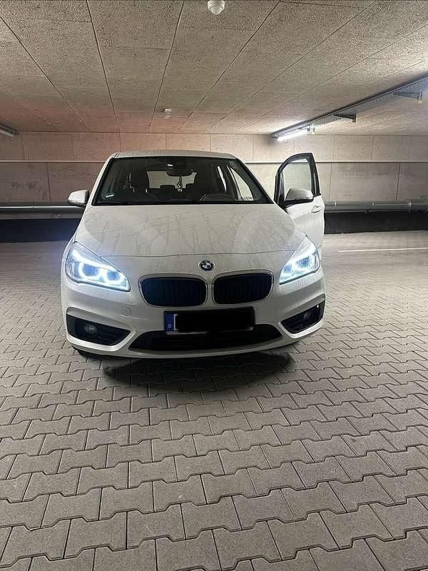 Gebraucht 2016 BMW 216 Sport Line Kombi | 7.999 € (Guter Preis) - Bild 1/4
